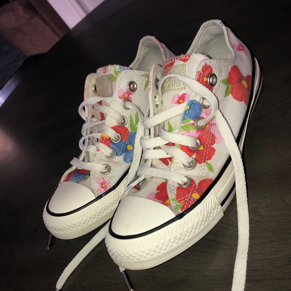 Women’s Floral Converse, size 7